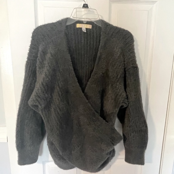 Urban Outfitters - Fuzzy Gray Wrap Sweater - Size Large - Picture 1 of 8
